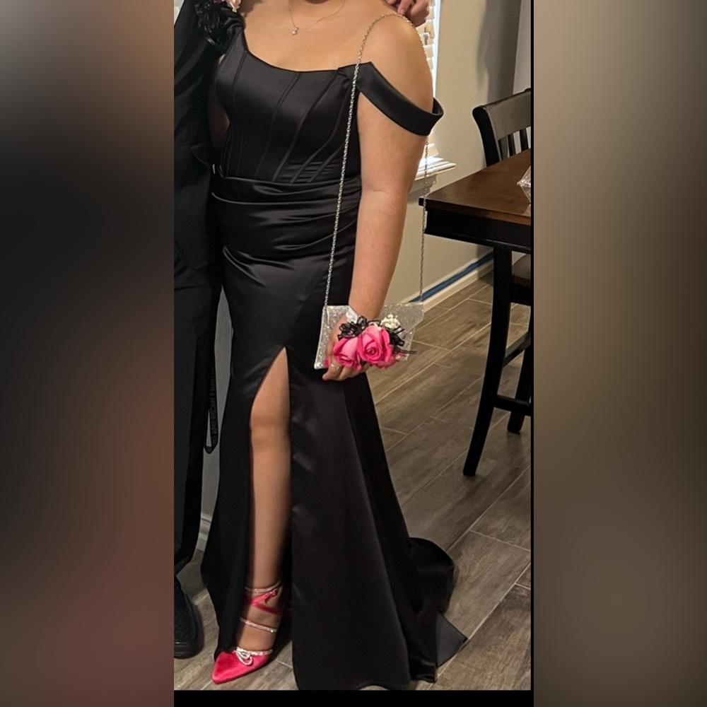 Elegant Black Off-Shoulder Evening Dress
